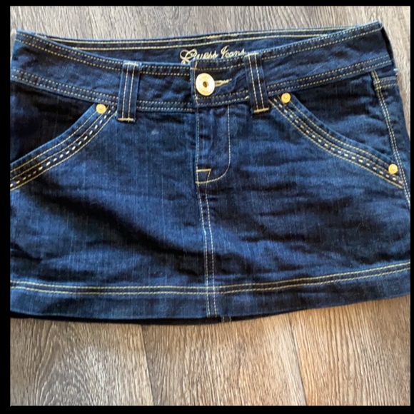 Gorgeous Guess Jean Mini Skirt - Picture 1 of 4